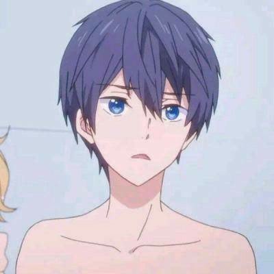 美女COS《巫师3》叶奈法惊艳绝伦 白嫩香肩紫眸勾人